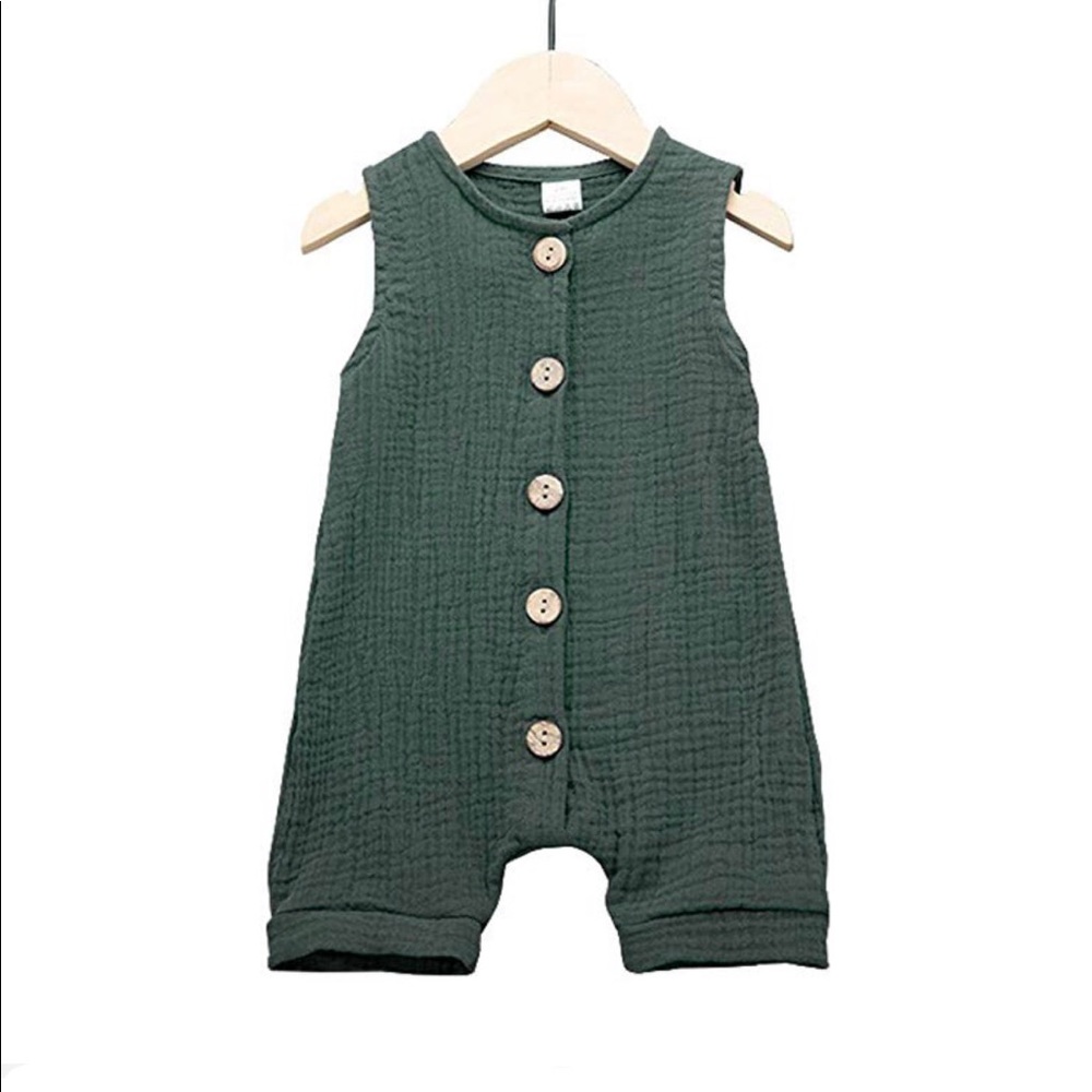 Baby cotton jumpsuit with buttons
